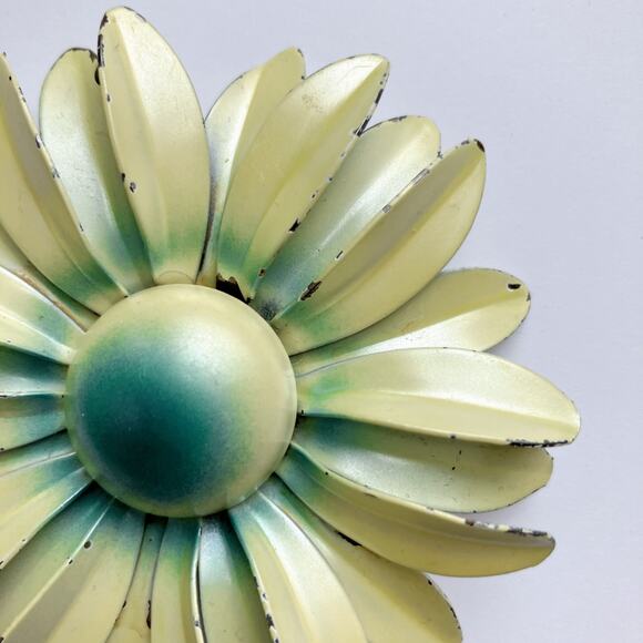 VTG 1960s Mod Cream Yellow Enamel Daisy Flower Power Brooch Enameled Metal Pin - Picture 4 of 10